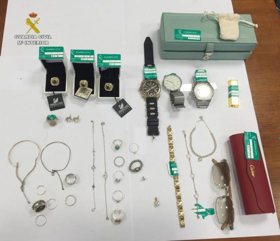 Sichergestellte Gegenstände, für die die Eigentümer gesucht werden (Foto: Guardia Civil)