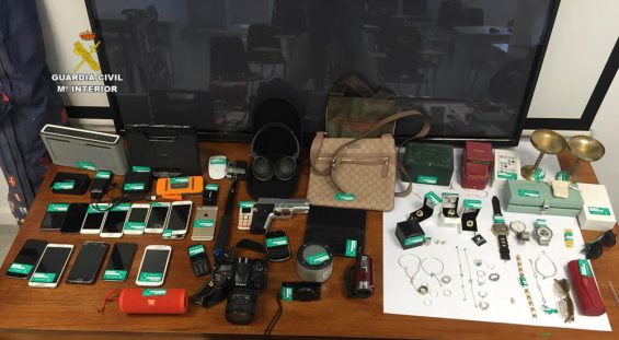 Sichergestellte Gegenstände, für die die Eigentümer gesucht werden (Foto: Guardia Civil)