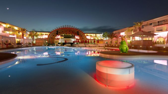 Volles Programm für die siebte Saison des Ushuaïa Ibiza Beach Hotel an der Playa d'en Bossa.