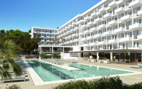 Für 13 Millionen Euro renoviert: Das Iberostar Hotel Ibiza zielt auf Paare ab, die einen ruhigen Urlaub wünschen. (Foto: Iberostar)