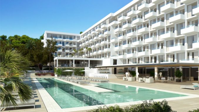 Für 13 Millionen Euro renoviert: Das Iberostar Hotel Ibiza zielt auf Paare ab, die einen ruhigen Urlaub wünschen. (Foto: Iberostar)